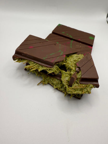 Pistachio Kanafa Chocolate Bar 200g